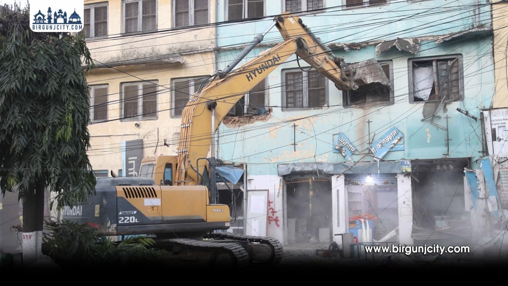 वीरगञ्ज मेनरोड विस्तारकाे मुद्दा बारे सर्वोच्चको पूर्णपाठ सार्वजनिक, कानुनी बाधा हट्यो अब २५/२५ मिटर विस्तार गर्न मिल्ने (भिडियाे सहित)