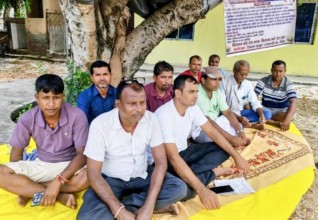 भारतीय कुखुरा रोक्न माग गर्दै रौतहटमा किसान आमरण अनशनमा