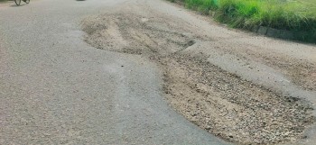खाल्डाखुल्डीले जीर्ण वीरगन्ज–पोखरिया सडक