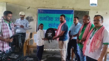 सिटिजन्स बैंकद्वारा दलित तथा विपन्न छात्रालाई विद्यालय झोला वितरण