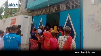चर्को शुल्कविरुद्ध अभिभावक आन्दोलित, विद्यालय घेराउ