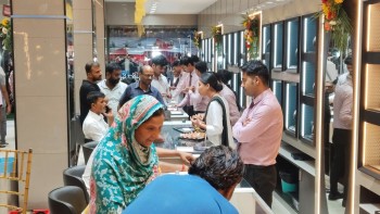 रक्सौलस्थित कल्याण ज्वेलर्सको दोस्रो वार्षिकोत्सवमा सम्मानित