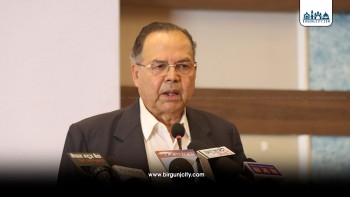 शिक्षकहरूको मागलाई बेवास्ता गर्दै प्रधानमन्त्री : झलनाथ खनाल