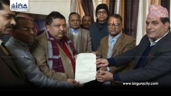 सात दलीय गठबन्धनका साझा उम्मेदवार रामआशिष यादवले मधेस प्रदेशसभाको सभामुखमा उम्मेदवारी दर्ता