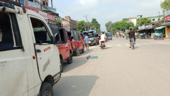 अटोमा नियम लागू गर्न माग गर्दै कलैयामा म्याजिक र बस सेवा ठप्प