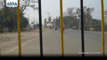 निर्वाचन लक्षित गर्दै नेपाल–भारत सीमा बन्द,  मतदाता घर फर्कँदै (तस्विर सहित)