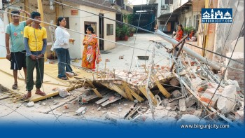 वीरगंज सडक विस्तारले अत्यावश्यक सेवा प्रभावित, जनजीवन कष्टकर