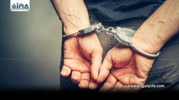 सिरहामा स्रोत नखुलेको हुण्डी काराेबारीकाे अशंखामा सात लाख नगदसहित एक व्यक्ति पक्राउ