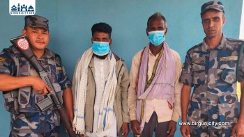 रौतहट सीमाबाट स्रोत नखुलेको ५ लाखभन्दा बढी रकमसहित दुई जना पक्राउ