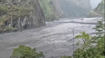 गोरखामा बाढी : चार जना बेपत्ता, दुई पुल बगायो