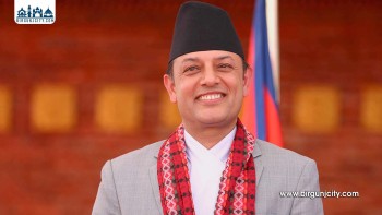 सभामुख डिपी अर्याल सवार गाडीलाई ट्राफिकले काट्यो चिट