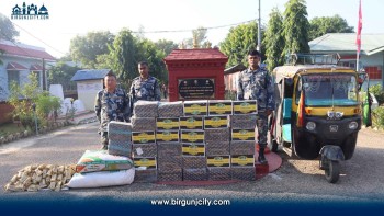 महोत्तरीमा भन्सार छलीका खजुर, सुर्ती र तुलसीको पत्तासहित ७ लाखको अटो बरामद