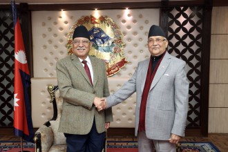सरकारले पूर्वप्रधानमन्त्री ओलीको २७ र प्रचण्डको ३४ जना अतिरिक्त सुरक्षा फिर्ता गर्‍यो