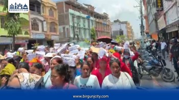 लक्ष्मी खड्काको शङ्कास्पद मृत्यु प्रकरणमा निष्पक्ष छानबिनको माग गर्दै वीरगंजमा प्रदर्शन