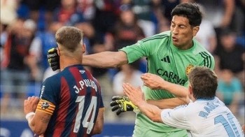 विपक्षी टोलीका खेलाडीलाई मुक्का हान्ने गोलकिपरलाई १३ खेलमा प्रतिबन्ध