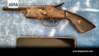 अवैध पेस्तोलसहित भारतीय नागरिक पक्राउ, कागजविहीन सवारीसाधन र सामान बरामद