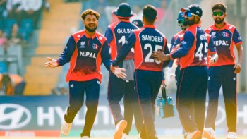 अफ स्पिनर शेर मल्लको स्वर्णिम सुरुवात, डेब्यु खेलमै पहिलो बलमा विकेट