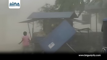सिरहामा हावाहुरीले घरको छतको रेलिङ भत्किँदा एक महिलाको मृत्यु