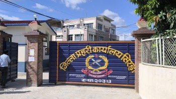 लागुऔषधसहित ३ युवक पक्राउ