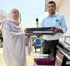 तराई मधेशमा गर्मी बढेपछि राजविराज नगरपालिकाले विद्यालयमा पङ्खा वितरण