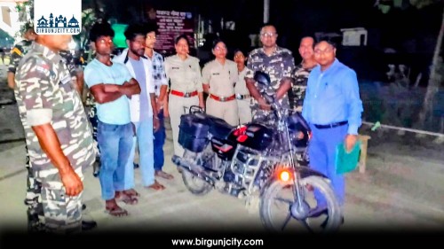 भारत–नेपाल सीमामा संयुक्त अपरेशन : कटुवा पेस्तोल, गाँजा र मदिरासहित तीन भारतीय पक्राउ