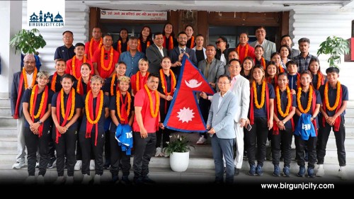 खेलकुदमन्त्री पोखरेलद्वारा महिला फुटबल टोलीलाई शुभकामना, बिदाइ