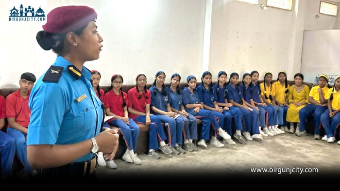 प्रहरीले विद्यार्थीलाई सुरक्षित इन्टरनेट प्रयोगबारे प्रशिक्षण