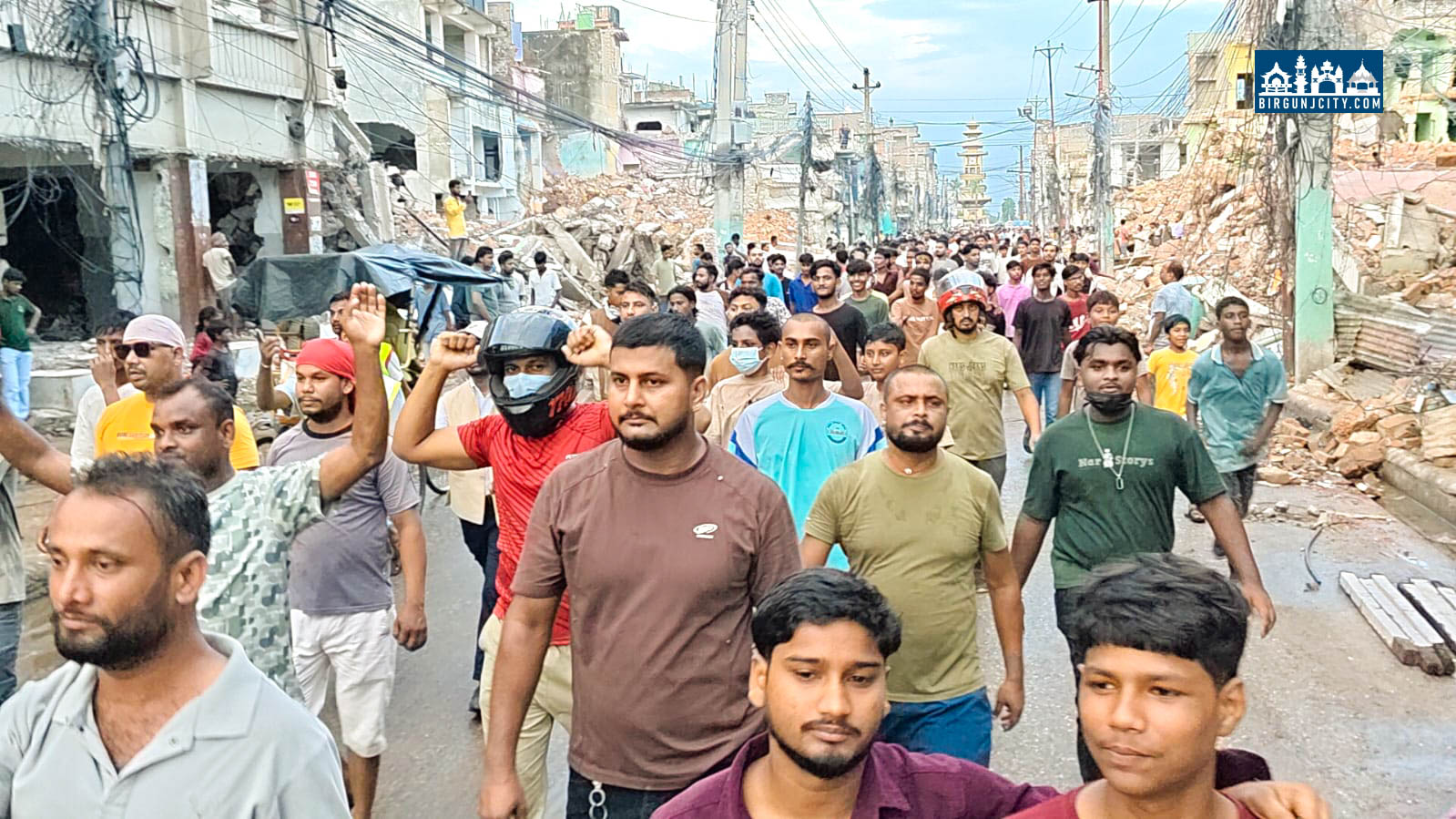 निषेधाज्ञा लागू भएको क्षेत्रमा पाँच जनाभन्दा बढी व्यक्ति एकै ठाउँमा भेला हुन, सभा, जुलुस, प्रदर्शन तथा सार्वजनिक गतिविधि गर्न रोक लगाइएको छ ।
