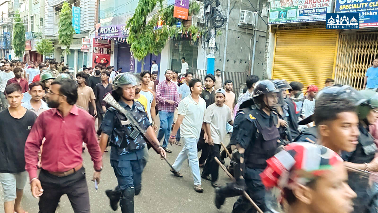 पछिल्ला समय सुनसरीमा भएकाे घटनालाइ लिएर सिरहा, धनुषा लगायतकाे जिल्लामा निषेधाज्ञा लागेकाे छ ।