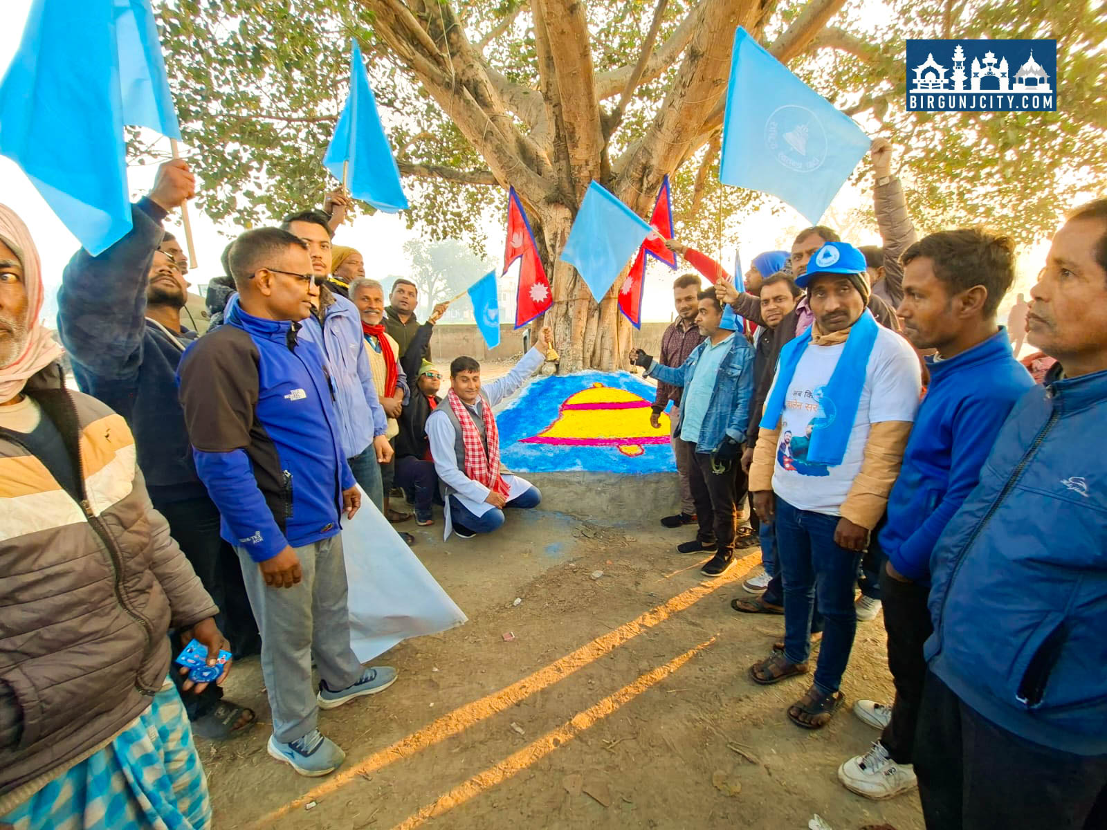ताजपुरमा घण्टी चिन्ह बनाएर रास्वपा उम्मेदवार हरि पन्तको स्वागत