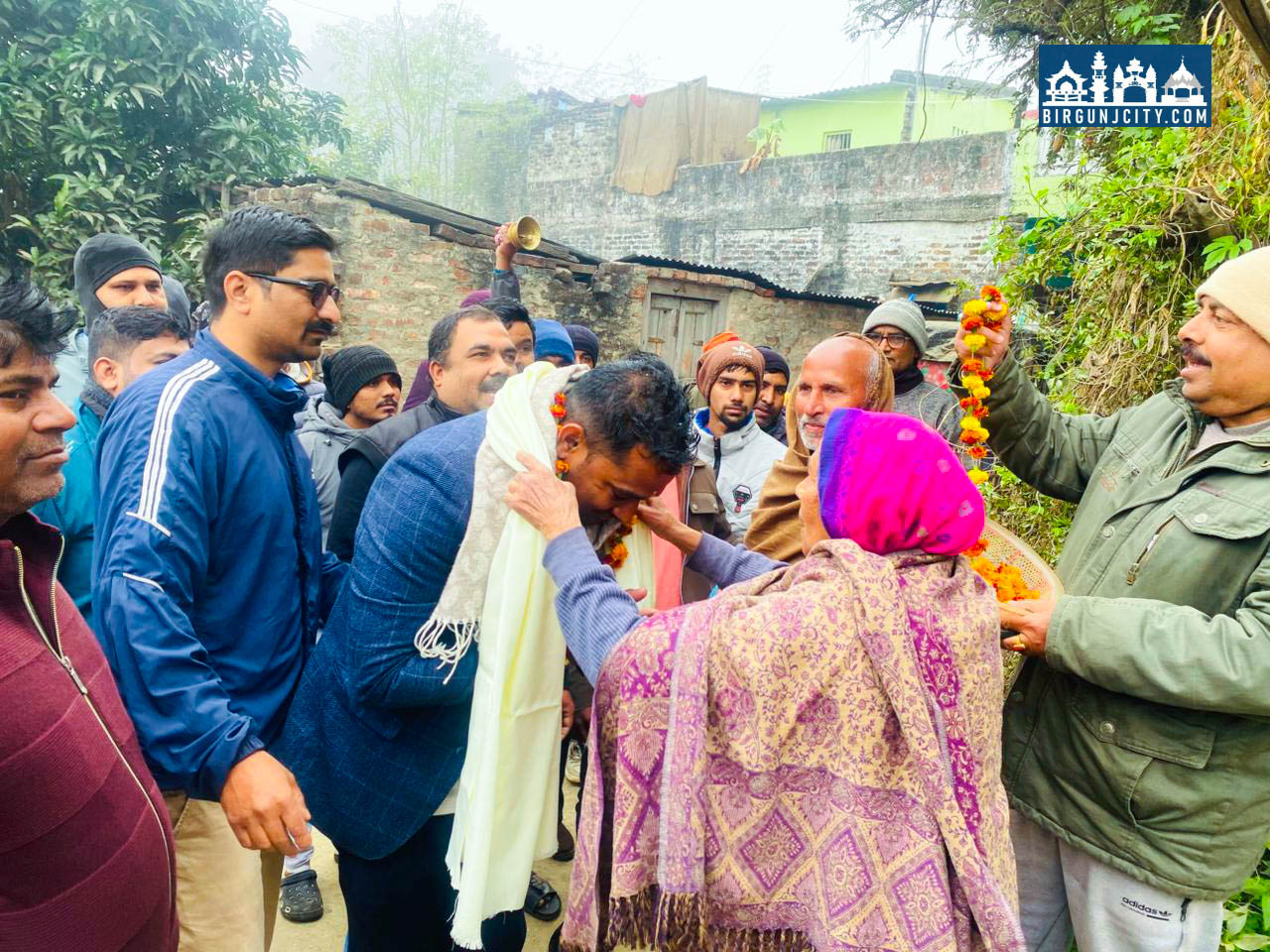 पर्सा क्षेत्र नं. २ रास्वपाका उम्मेदवार सुशील कुमार कानुकाे रामगढवा बहुवरीमा जनसम्पर्क कार्यक्रम सम्पन्न, वृद्ध आमाबुवाले गरे स्वागत
