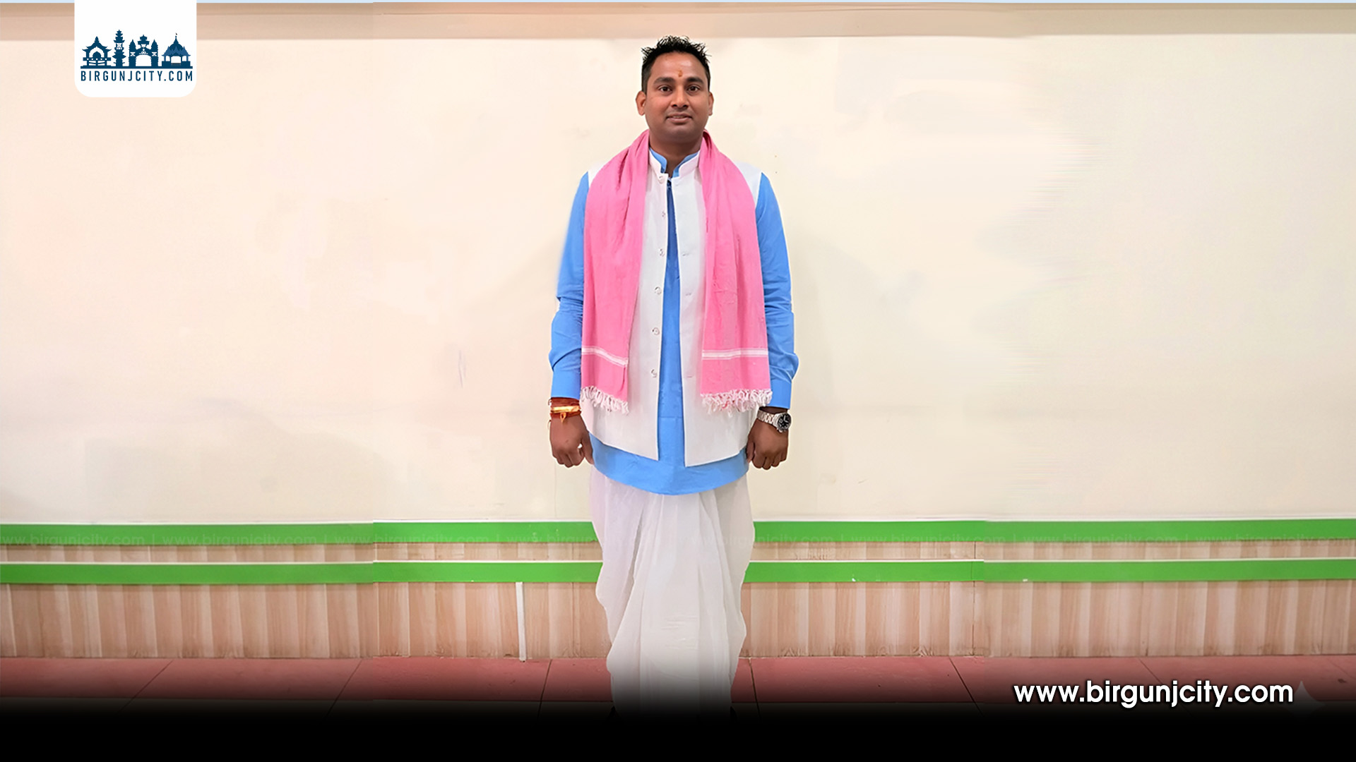 मधेशको मौलिक पहिरनमा शपथ लिँदै पर्सा–२ का सांसद सुशील कुमार कानु