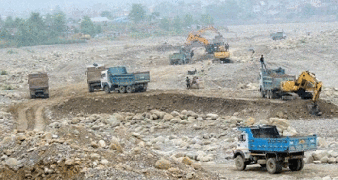मधेशमा अवैध बालुवा–गिट्टी उत्खनन बढ्दो, स्थानीयको गुनासो