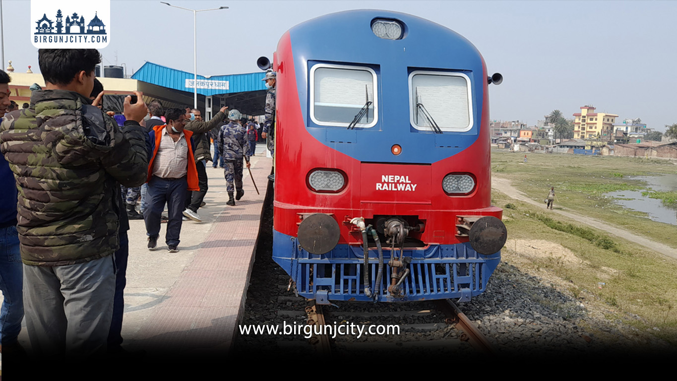 निरन्तर घाटामा रहेकाे नेपालको एकमात्र रेल सेवामा मालवाहक सेवा थप्न माग, ५ वर्षमा आम्दानीभन्दा तेब्बर खर्च, खर्च घटाउन मालवाहक सेवा थप्न बालेन सरकारसँग माग